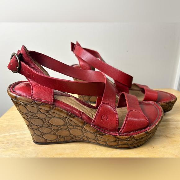 Born Leather Wedge Comfort Sandals Women’s 8 Red Shoe Adjustable Strap Gorgeous - Picture 1 of 14